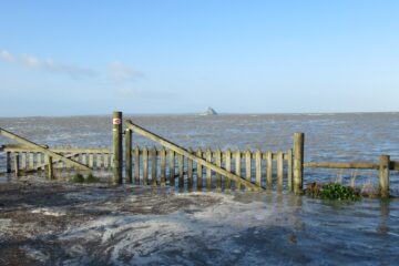 La barrière des prés-salés à marée haute