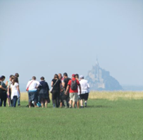 Groupe d'adultes à la découverte des prés-salés